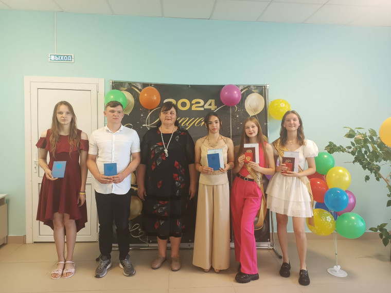 Вручение главного документа выпускников!.